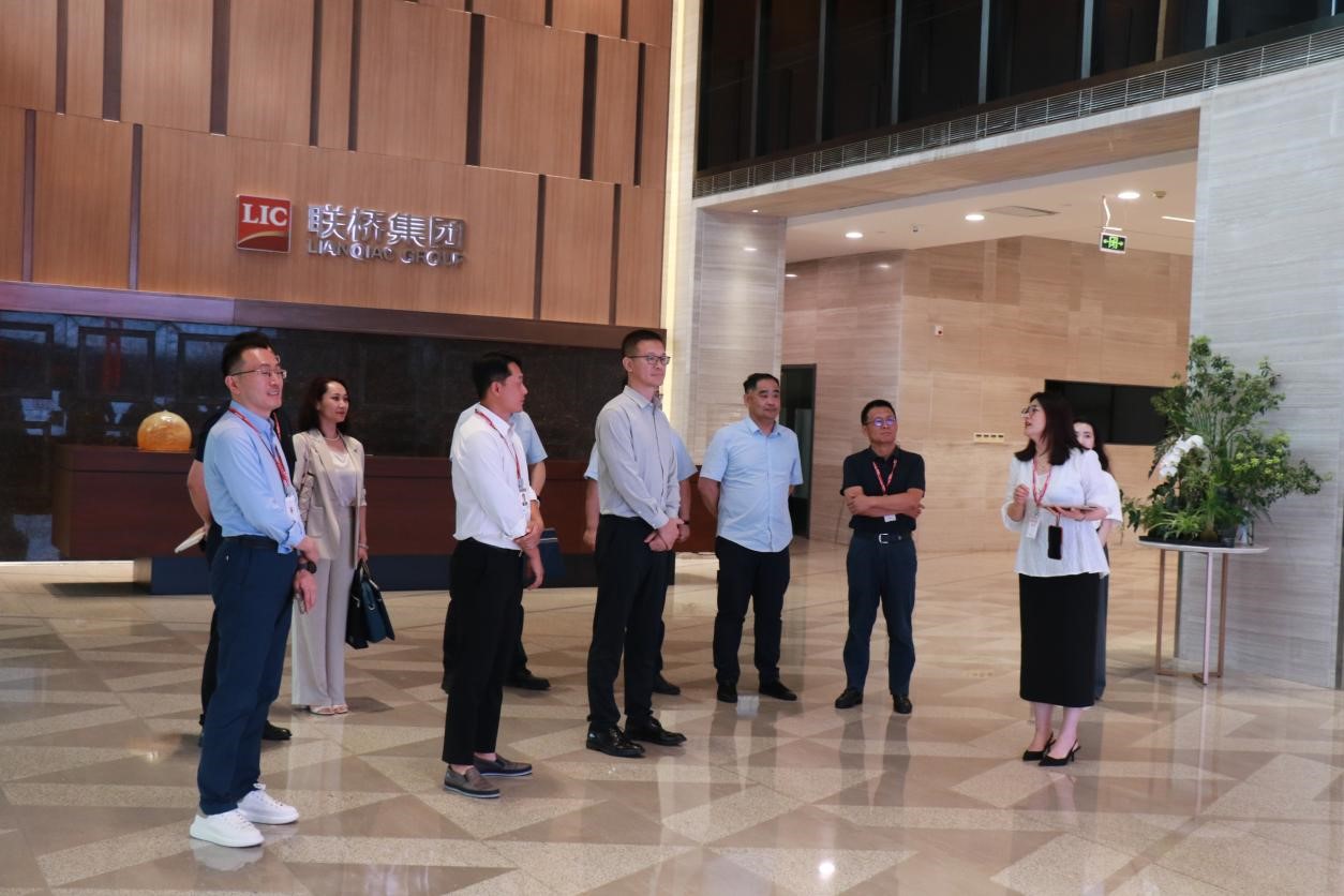 中國信保山東分公司司黨委書記、總經(jīng)理魏廣遠來聯(lián)橋集團調研