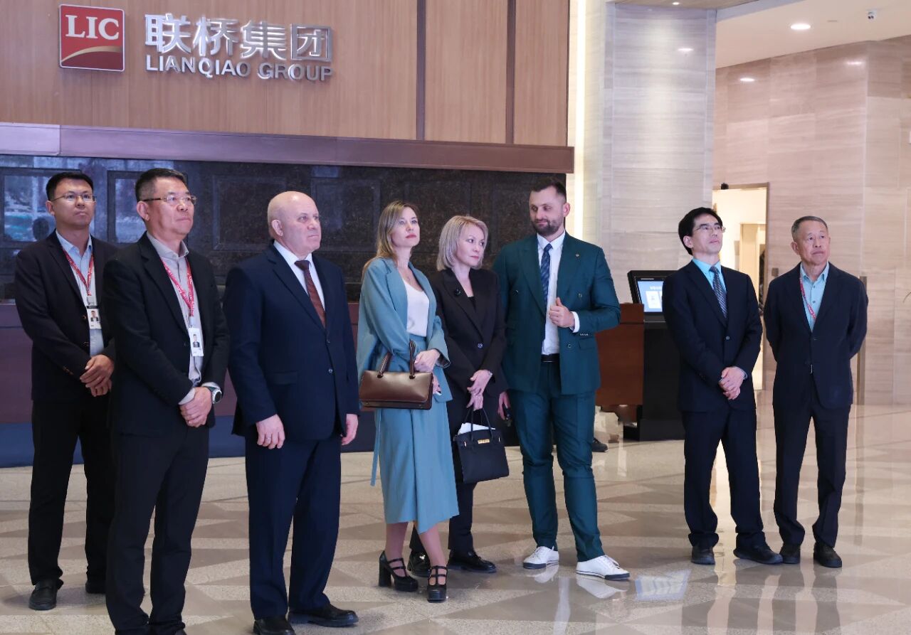 俄羅斯哈巴羅夫斯克市市長(zhǎng)克拉夫丘克率代表團(tuán)一行到訪山東聯(lián)橋集團(tuán)
