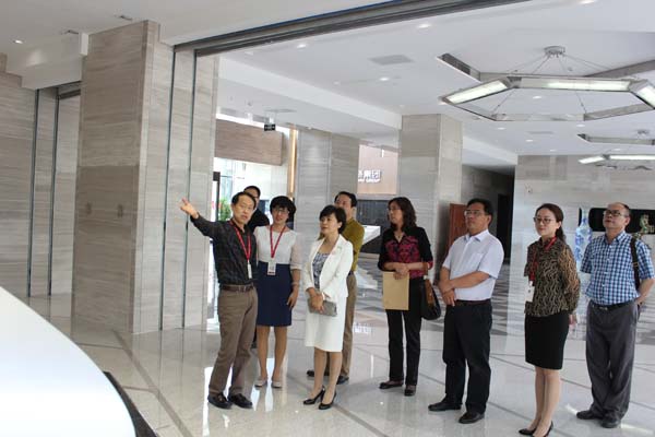 威海市質監局局長彭霞考察調研聯橋集團