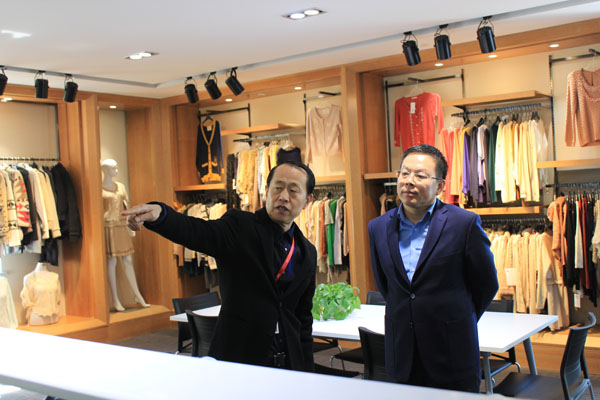 威海市委組織部副部長于松濤一行來聯(lián)橋集團考察調研