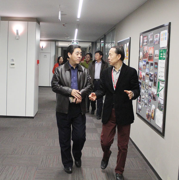 威海檢驗檢疫局局長陳俊新一行來聯(lián)橋集團考察調研