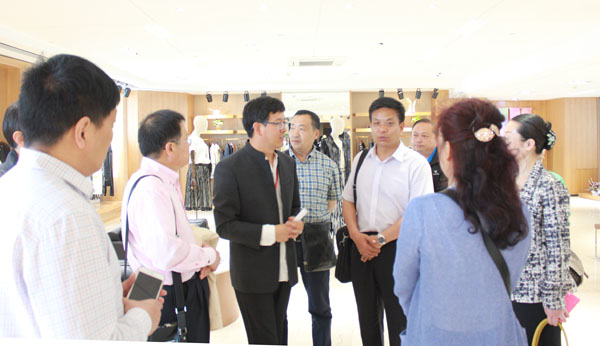 甘肅省商務廳考察團來聯(lián)橋集團訪問考察