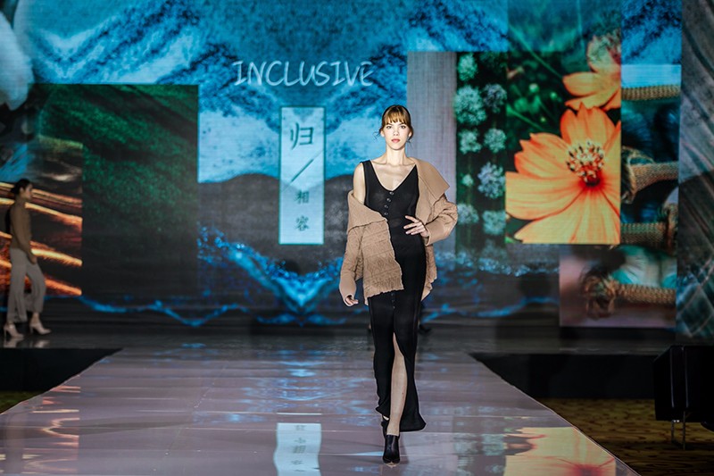 “創(chuàng)意 · 跨越 國家毛衫紗線資源共享平臺啟動儀式”在威海聯(lián)橋集團盛裝啟幕(圖40)