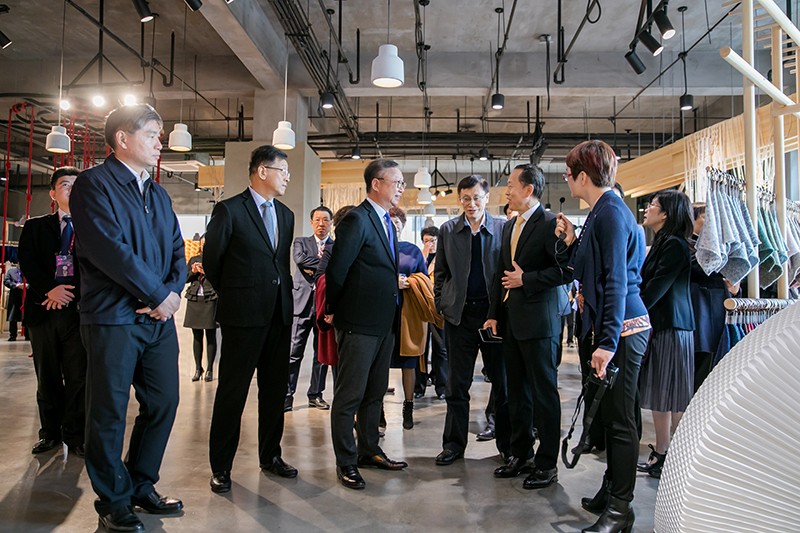 “創(chuàng)意 · 跨越 國家毛衫紗線資源共享平臺啟動儀式”在威海聯(lián)橋集團盛裝啟幕(圖18)