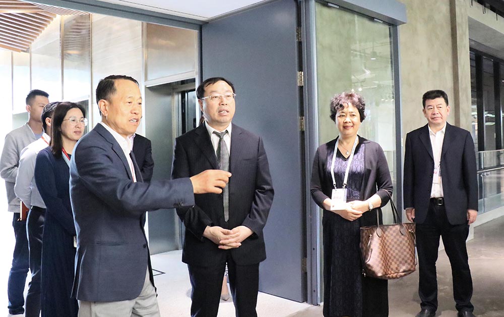 山東省委統(tǒng)戰(zhàn)部常務(wù)副部長(zhǎng)趙強(qiáng)到聯(lián)橋集團(tuán)調(diào)研