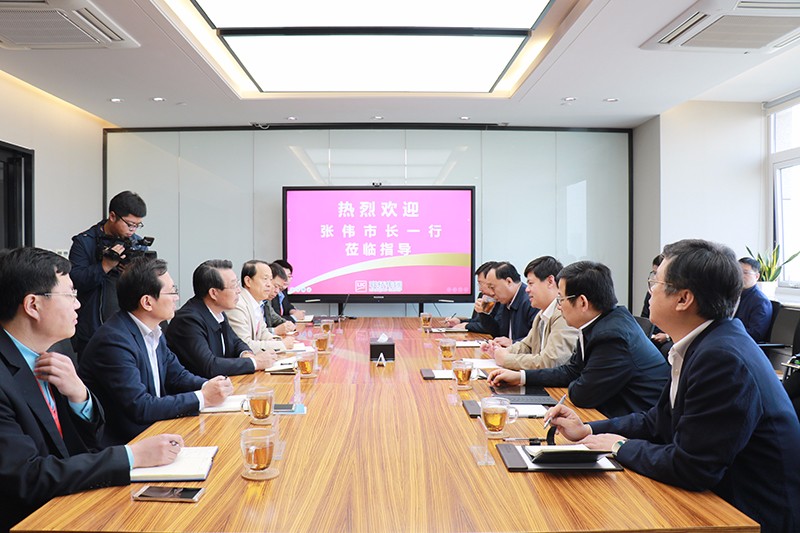 威海市副市長張偉一行來聯橋集團調研(圖4) 威海市副市長張偉一行來聯橋集團調研(圖4)