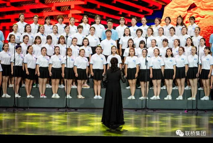 聯(lián)橋藍(lán)色暢想合唱團(tuán)榮獲“喜迎十九大·地級(jí)威海市成立三十周年全市職工大合唱”一等獎(jiǎng)(圖3)