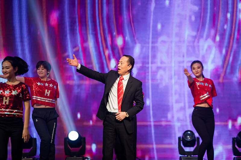 歡欣鼓舞迎新春,滿懷豪情攀高峰 | 聯橋集團2020迎新春聯歡晚會激情開演(圖46)