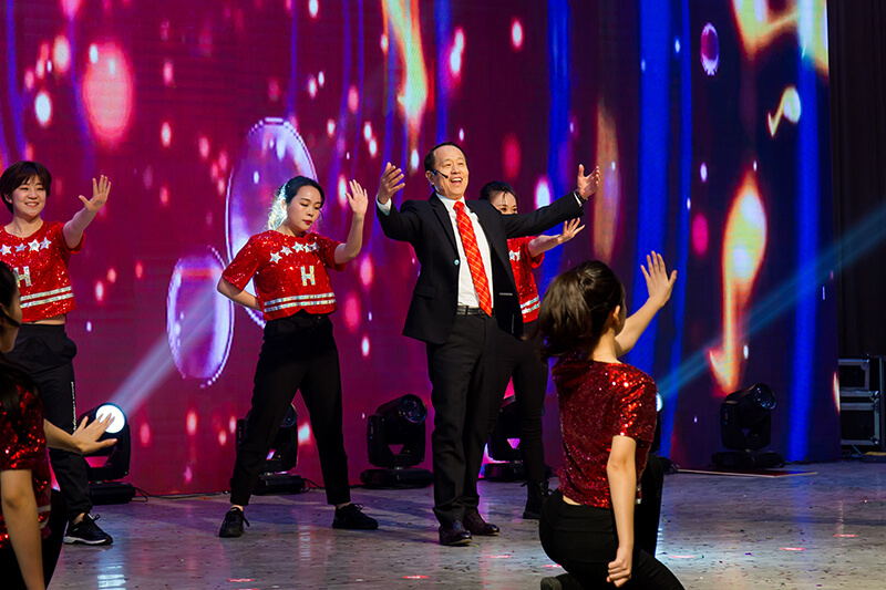 歡欣鼓舞迎新春,滿懷豪情攀高峰 | 聯橋集團2020迎新春聯歡晚會激情開演(圖44) 1-20011Q63IY40.jpg